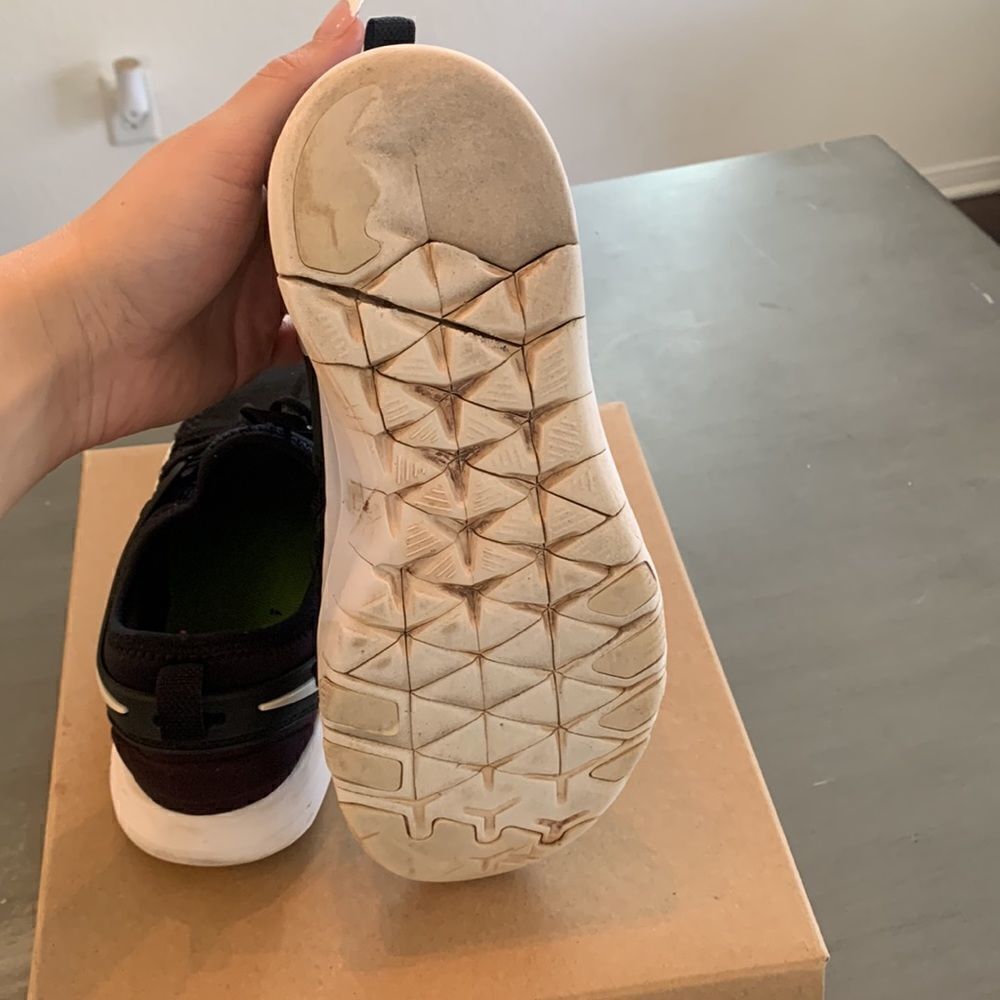 Nike Free Runs - Picture 9 of 11